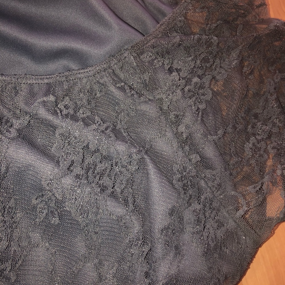 Gray lace top - Picture 2 of 3